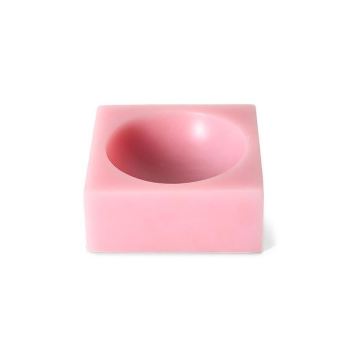 Schuin vooraanzicht van de roze HKLIVING Pop Cube Pink Small met diepe ronde holte
