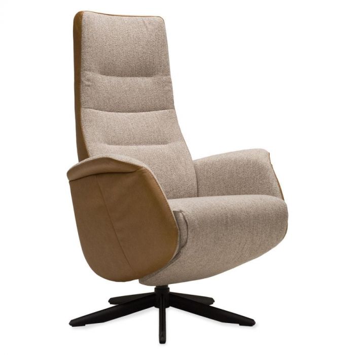 Schuin vooraanzicht Twice Pro relaxfauteuil met hoge rug en draaivoet