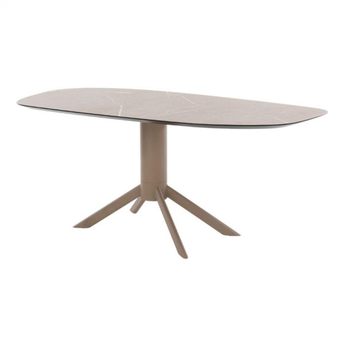 Bert Plantagie Maro eettafel met HPL blad in Marmor Lugano en latte onderstel in een lichte studio-opstelling.