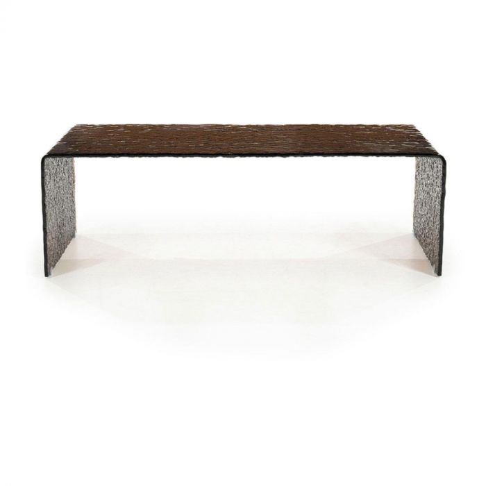 By-Boo Ripple salontafel van bruin glas met golvend reliëf, frontaal aanzicht.