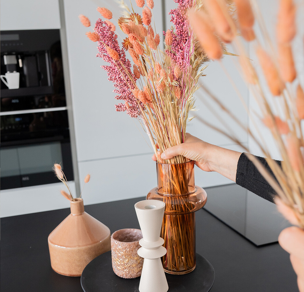 Kookeiland stylen met woonaccessoires