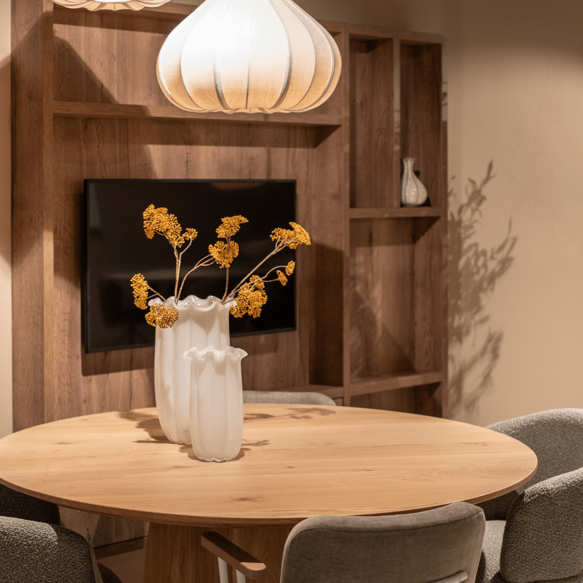 sfeerbeeld van een kast bij de woonstijl scandinavisch interieur in een licht houten nerf