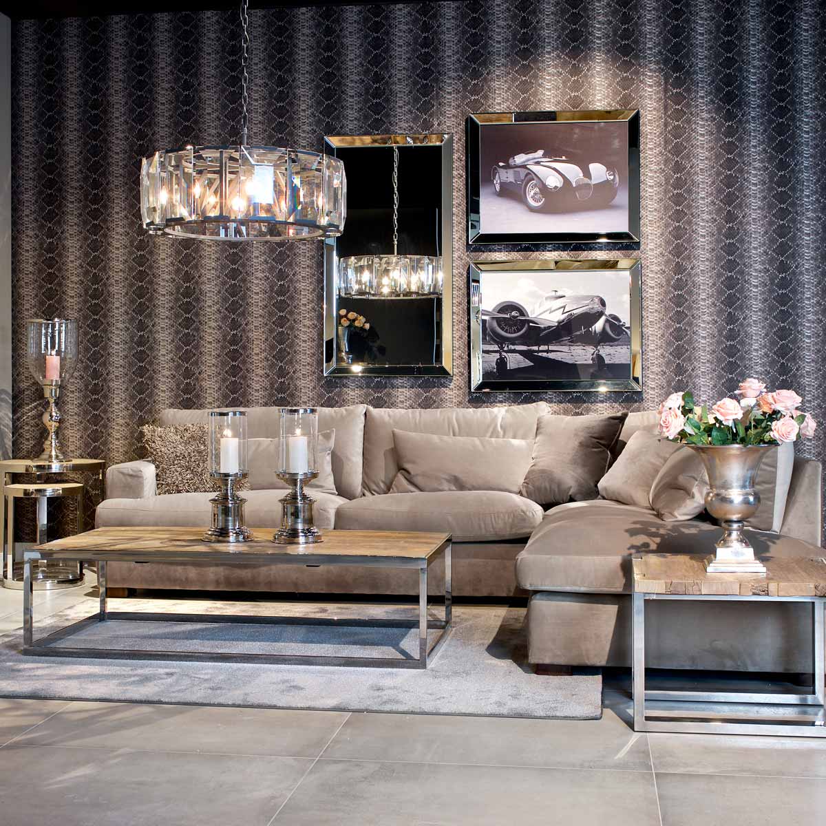 hotel chique woonstijl met een hoekbank