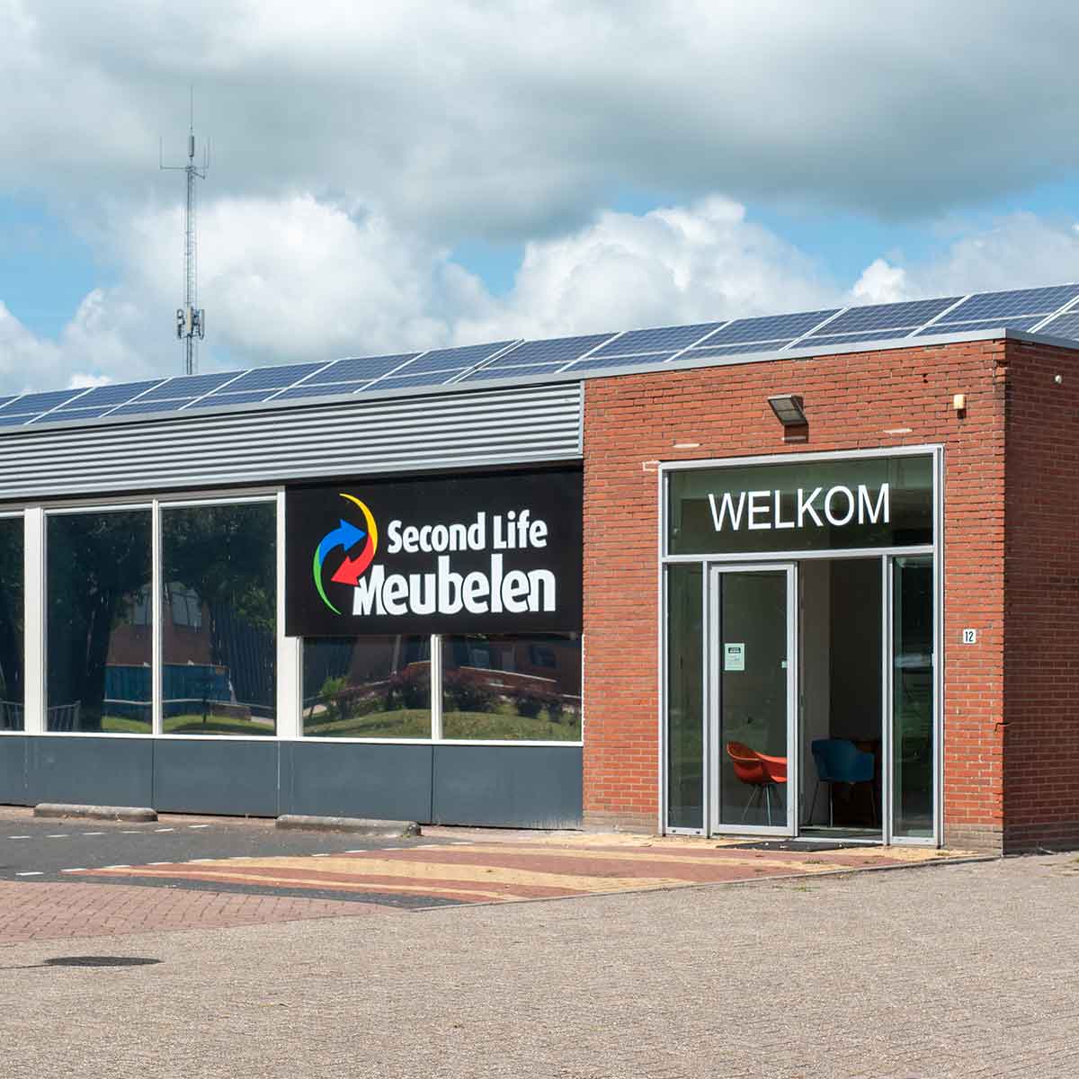 vooraanzicht van het pand Second Life meubelen in Wolvega