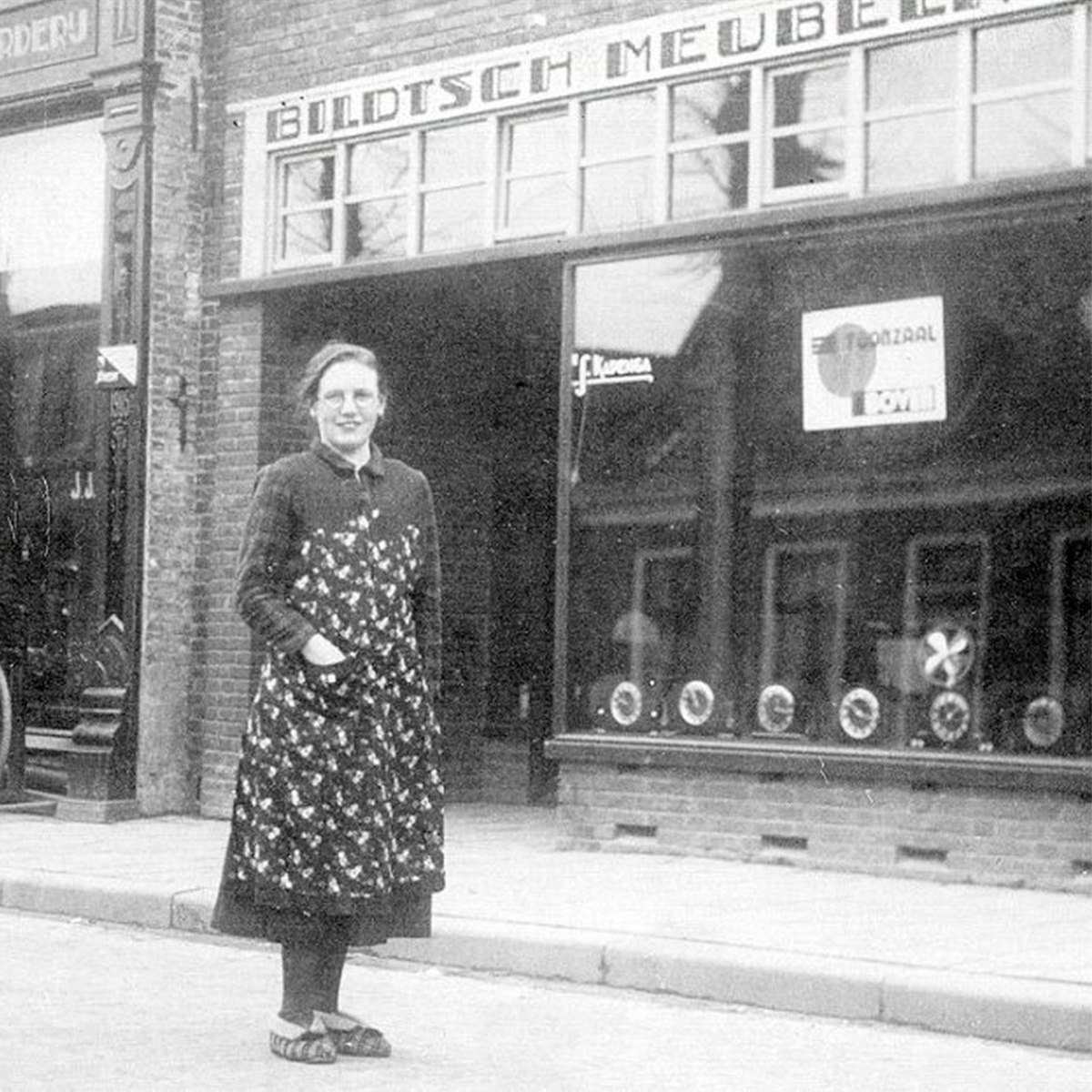 foto van een vrouw bij het Bildtsch Meubelhuis in Buitenpost