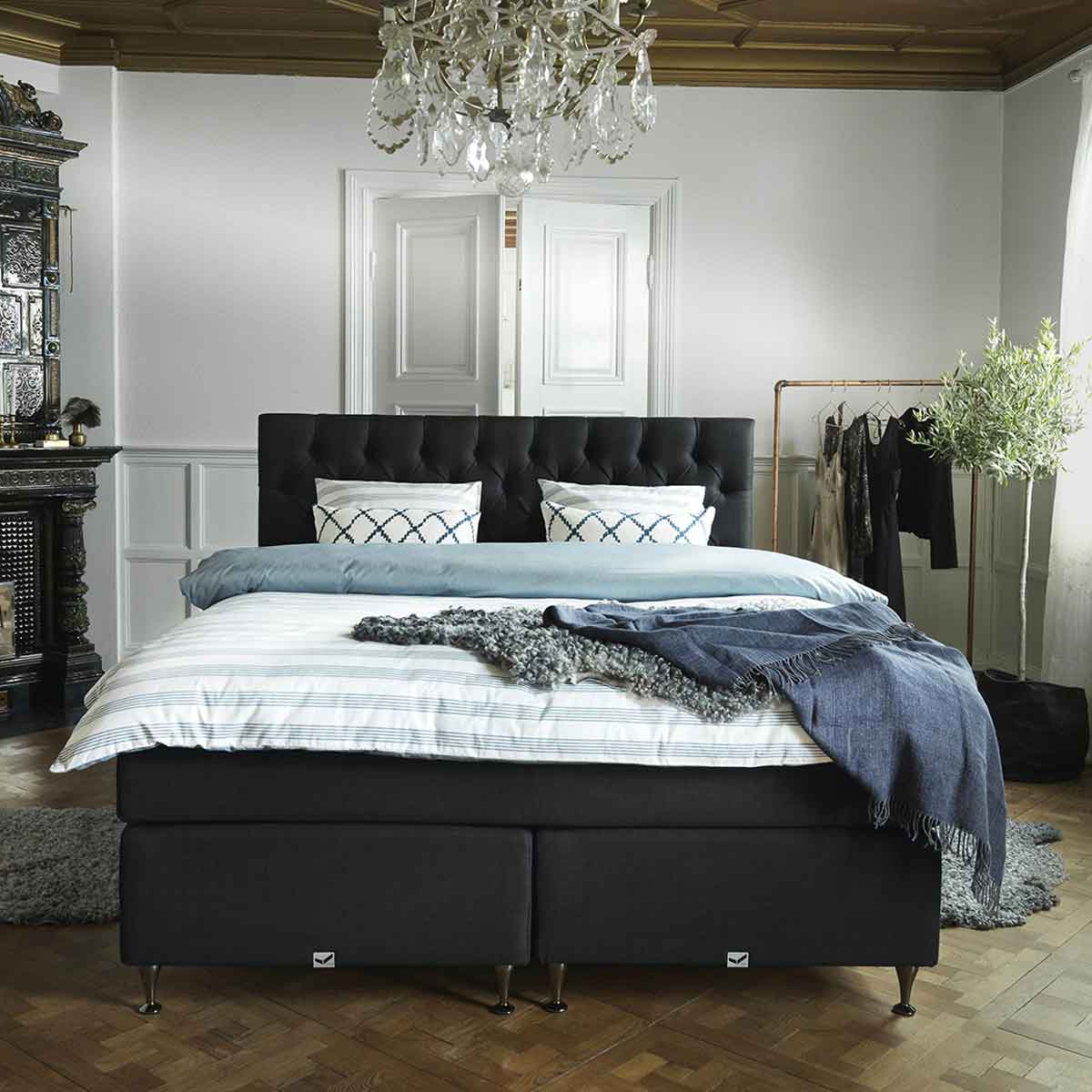 Sfeerbeeld van een opgemaakt bed in de woonstijl hotel chique