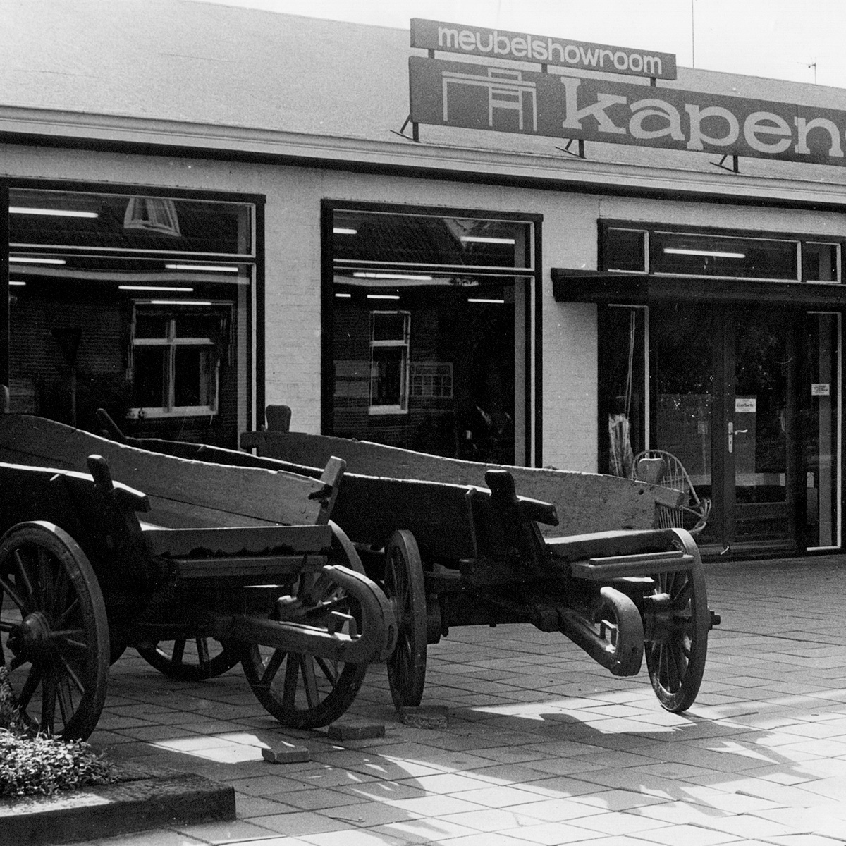 foto van een vroegere kar met de naam Kapenga Wonen