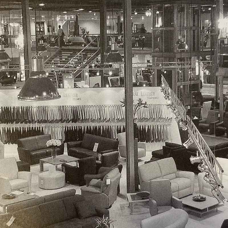 Een afbeelding van Home Center uit het jaar 2000 met zitfauteuils